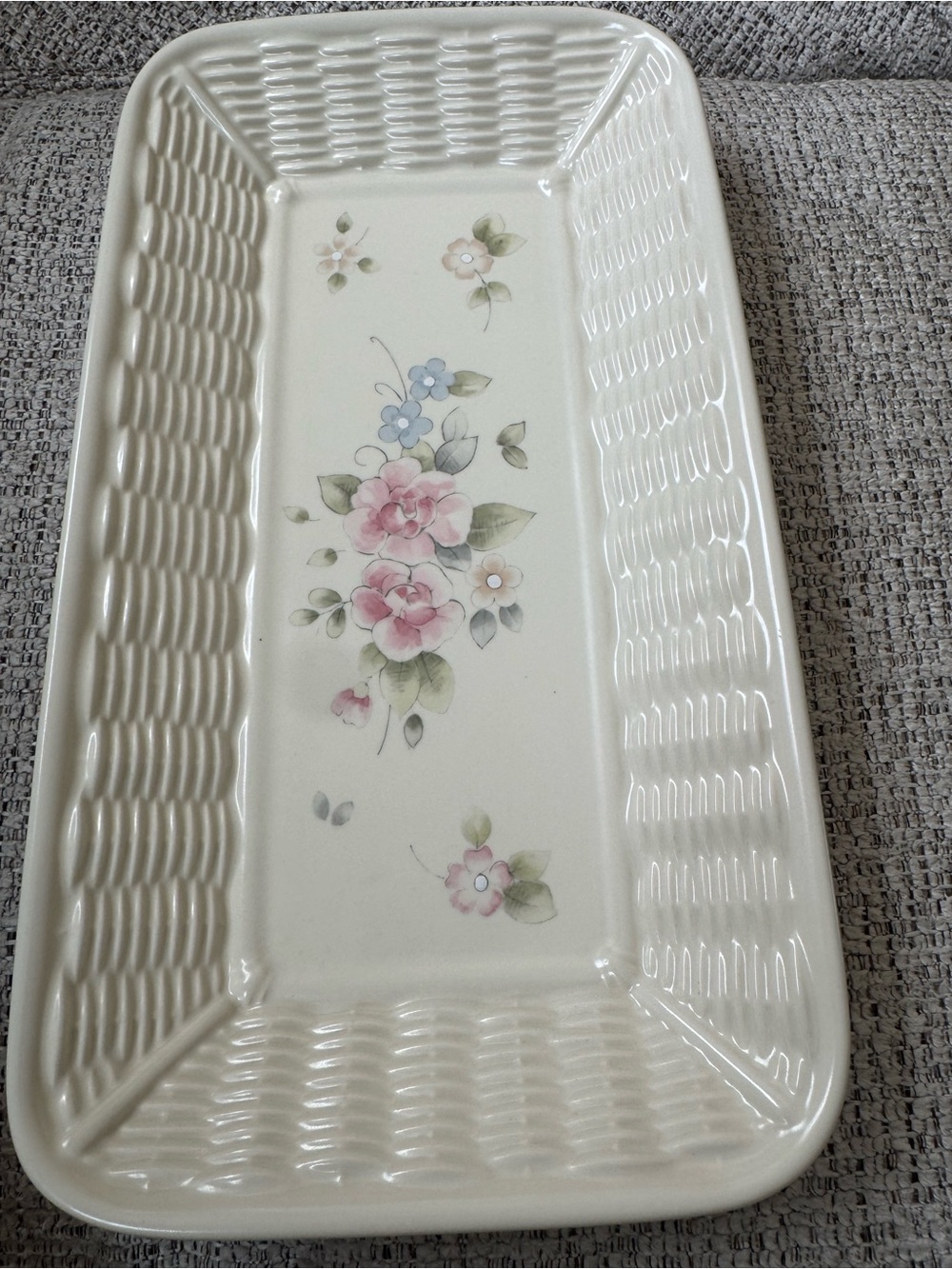 Pfaltzgraff Pfaltzgraff Tea Rose rectangle serving tray.